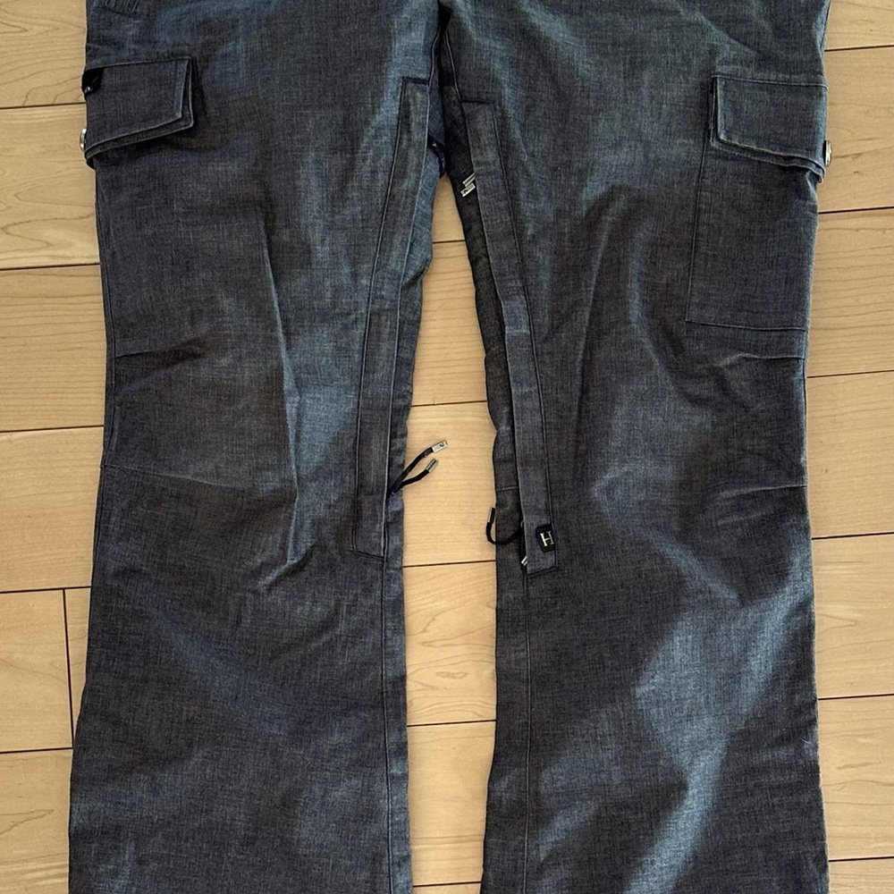 Insulated snow pants